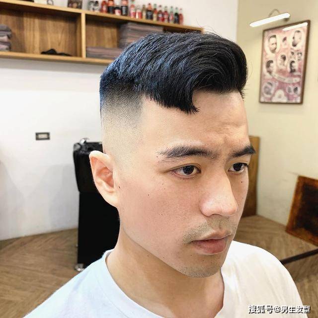 发型|男生“背头”发型过时了？建议你试试这4款，时尚潮流显帅气