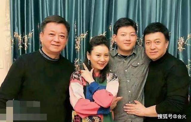 朱军近照苍老难认，18岁儿子低调谦逊气质出众，