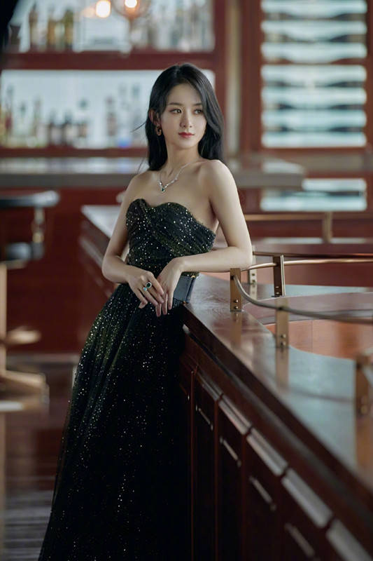 杨幂|女星黑裙造型：赵丽颖温婉杨幂性感，刘亦菲真神仙姐姐