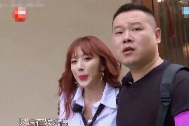 岳云鹏疑咸猪手?强搂告白24岁女爱豆