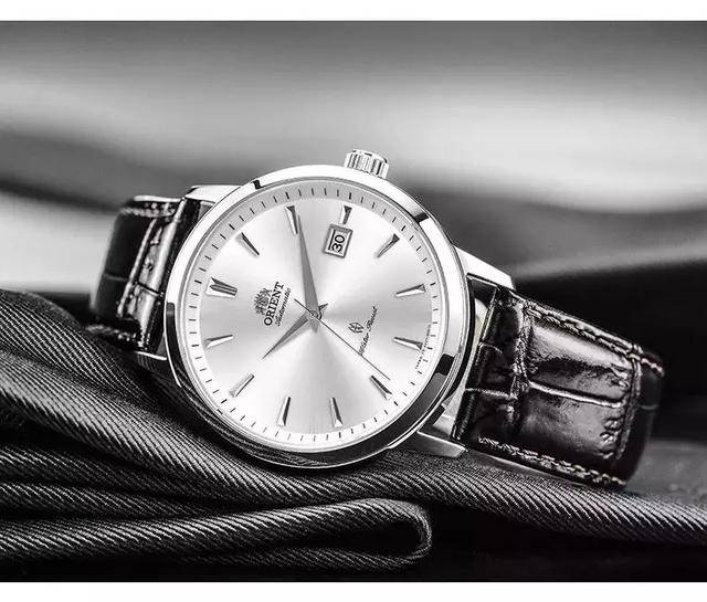 表盘|东方双狮"戴"你领略不一样的秋色!