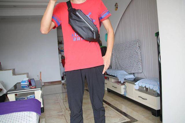 运动|小米多功能运动休闲胸包，这是一款能告别到处翻找物品的烦恼包包