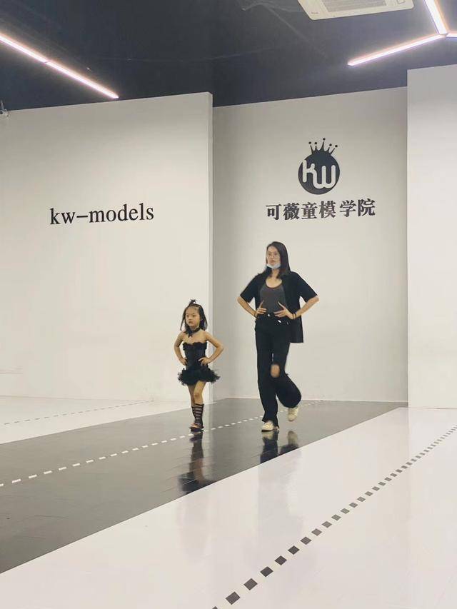 可咸可甜,自信童年-2020三亚完美童模网络亚军-周思含