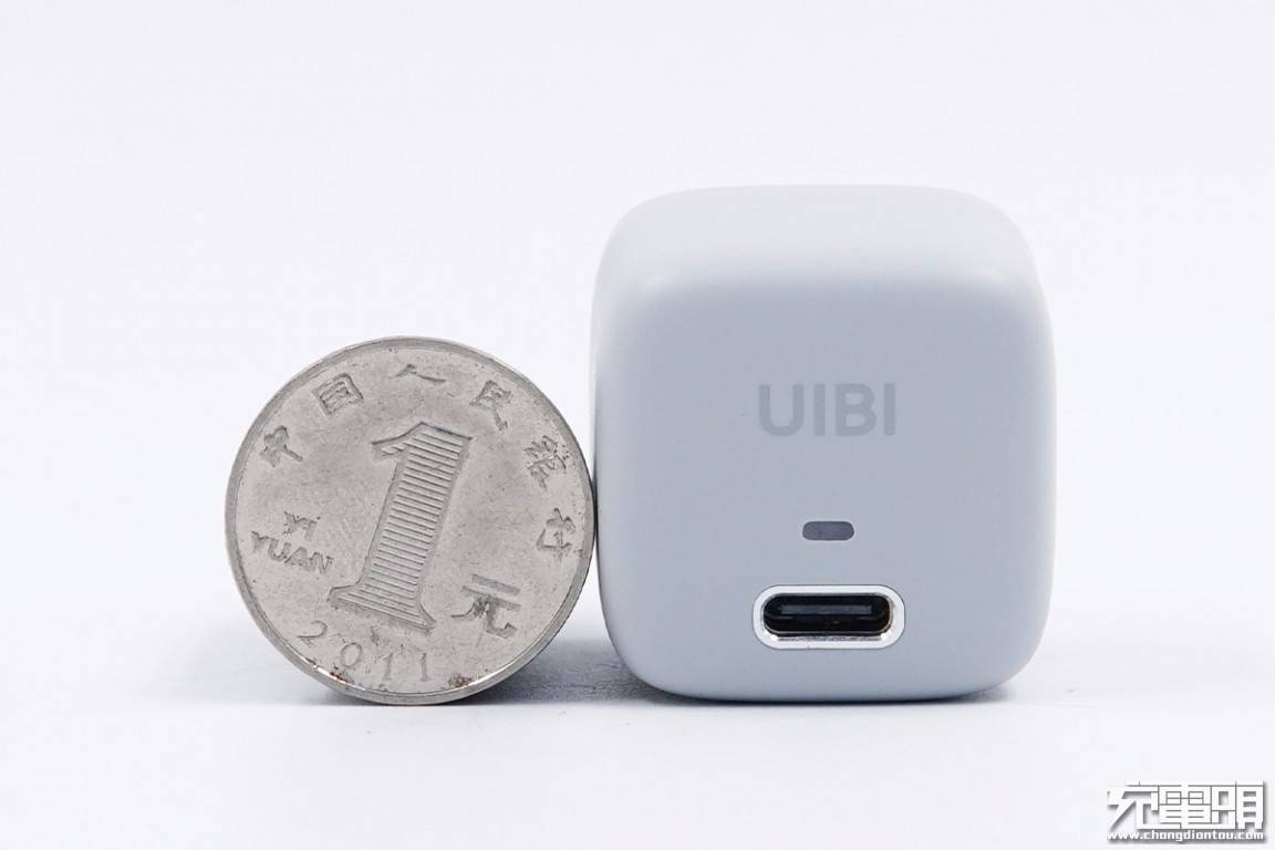测评盘点|什么是小冰块？UIBI柚比 18W PD充电器评测