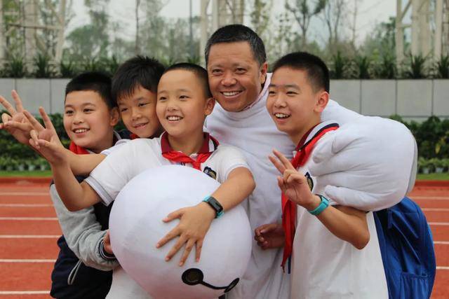 消息资讯|创办仅3年，天府七中为何能走出王者风范？