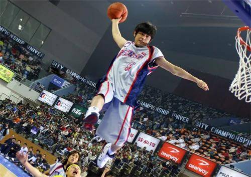 周杰伦|原创这才是全明星！周杰伦、林俊杰、潘玮柏组队打球！昆凌投得真准啊