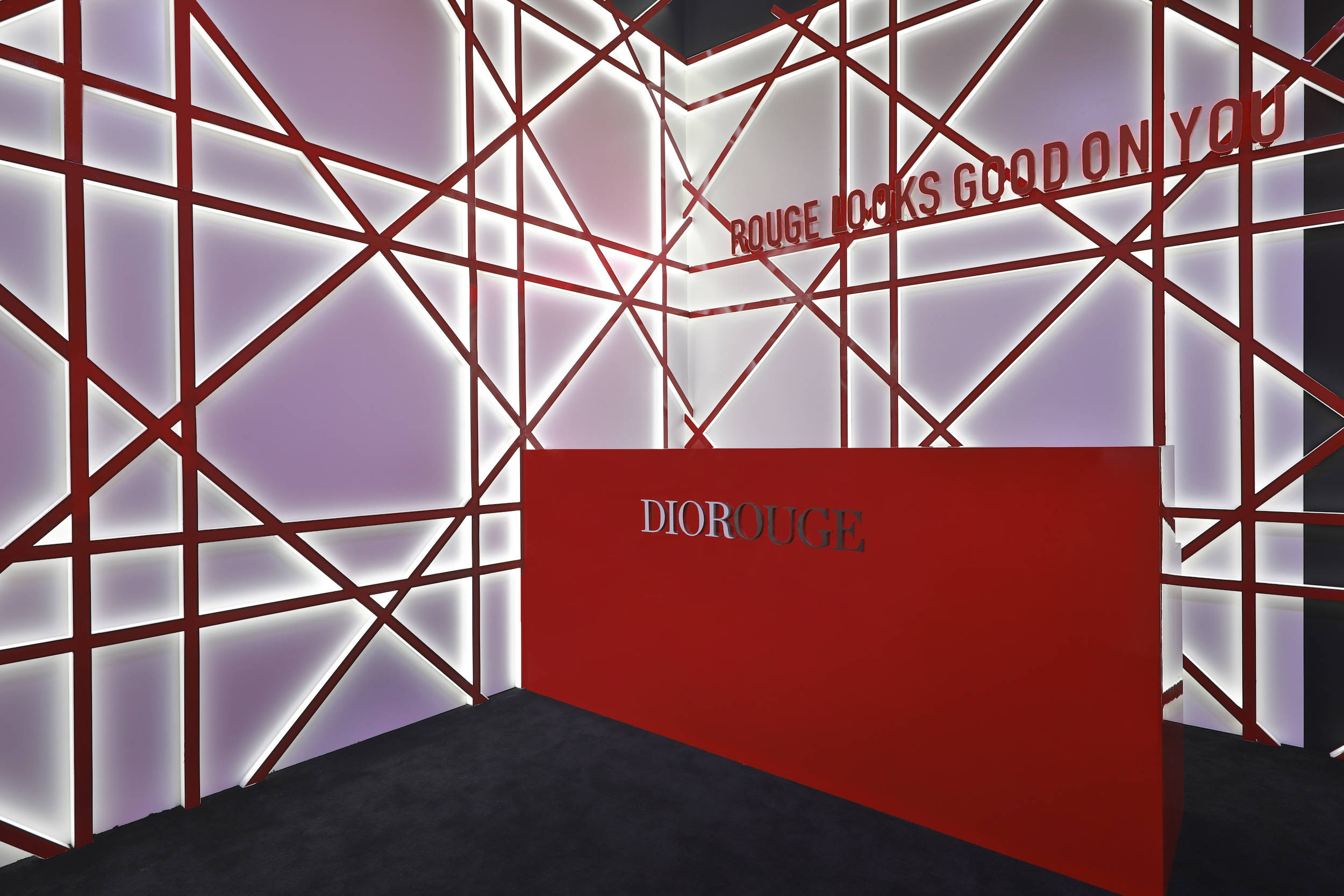 蓝金|王子文、韩东君、毕雯珺等明星共同揭开DIOR迪奥烈艳蓝金唇膏的派对盛宴