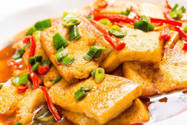精选美食:白菜炖冻豆腐,茼蒿炒肉丝,香菇烧鸡腿,煎豆腐的做法