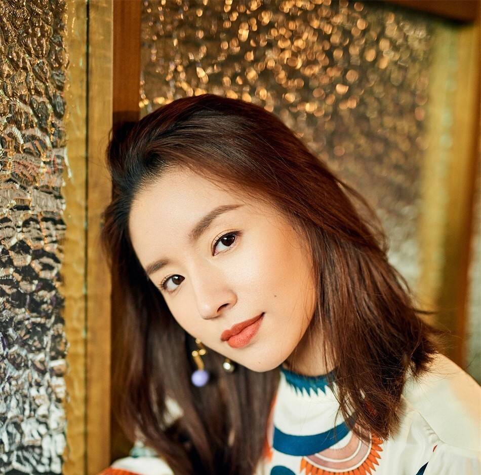 冷清|董洁最新大片尽显时尚，与当年的冷清秋判若两人