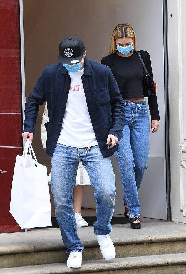 小七|9岁小七打扮早熟像18！浓浓小贵妇风，大布罗圈腿抢了未婚妻风头