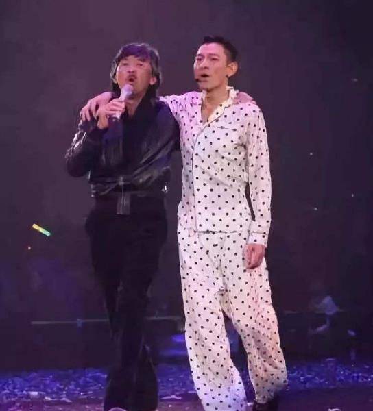 怎么样才可以成为歌手 2fd2350ff41e43e8846fb90e8fcb2558.jpeg