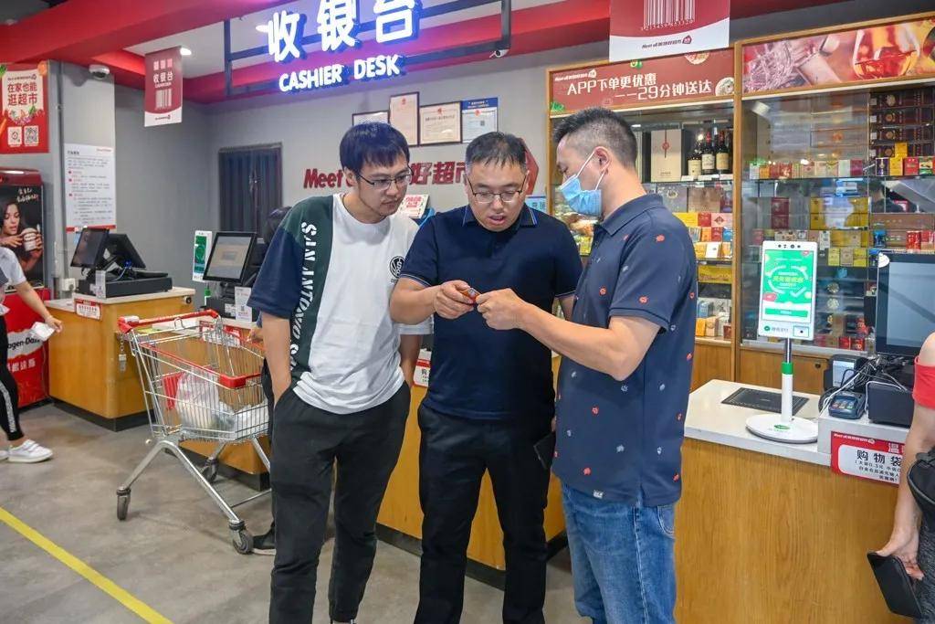 顾客|连云港保真实业有限公司董事长曹洪强到访全球蛙，签署战略合作协议