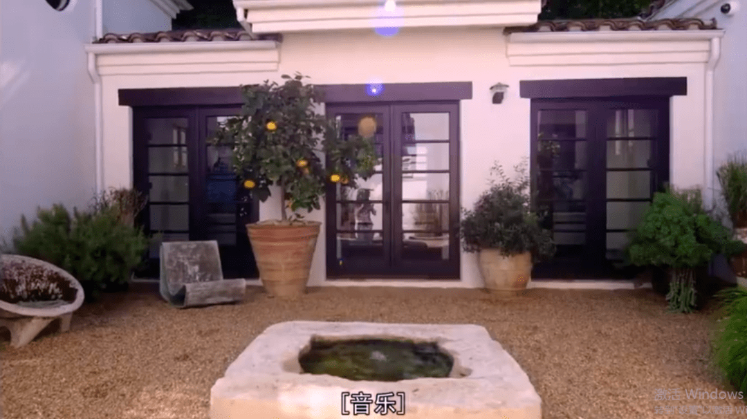 豪宅|连浴缸都是黄金的？肯豆最新曝光的上亿豪宅里，竟然惊现东北酸菜缸！