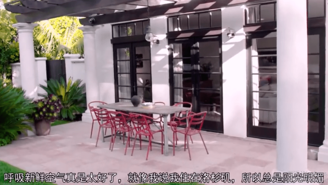 豪宅|连浴缸都是黄金的？肯豆最新曝光的上亿豪宅里，竟然惊现东北酸菜缸！