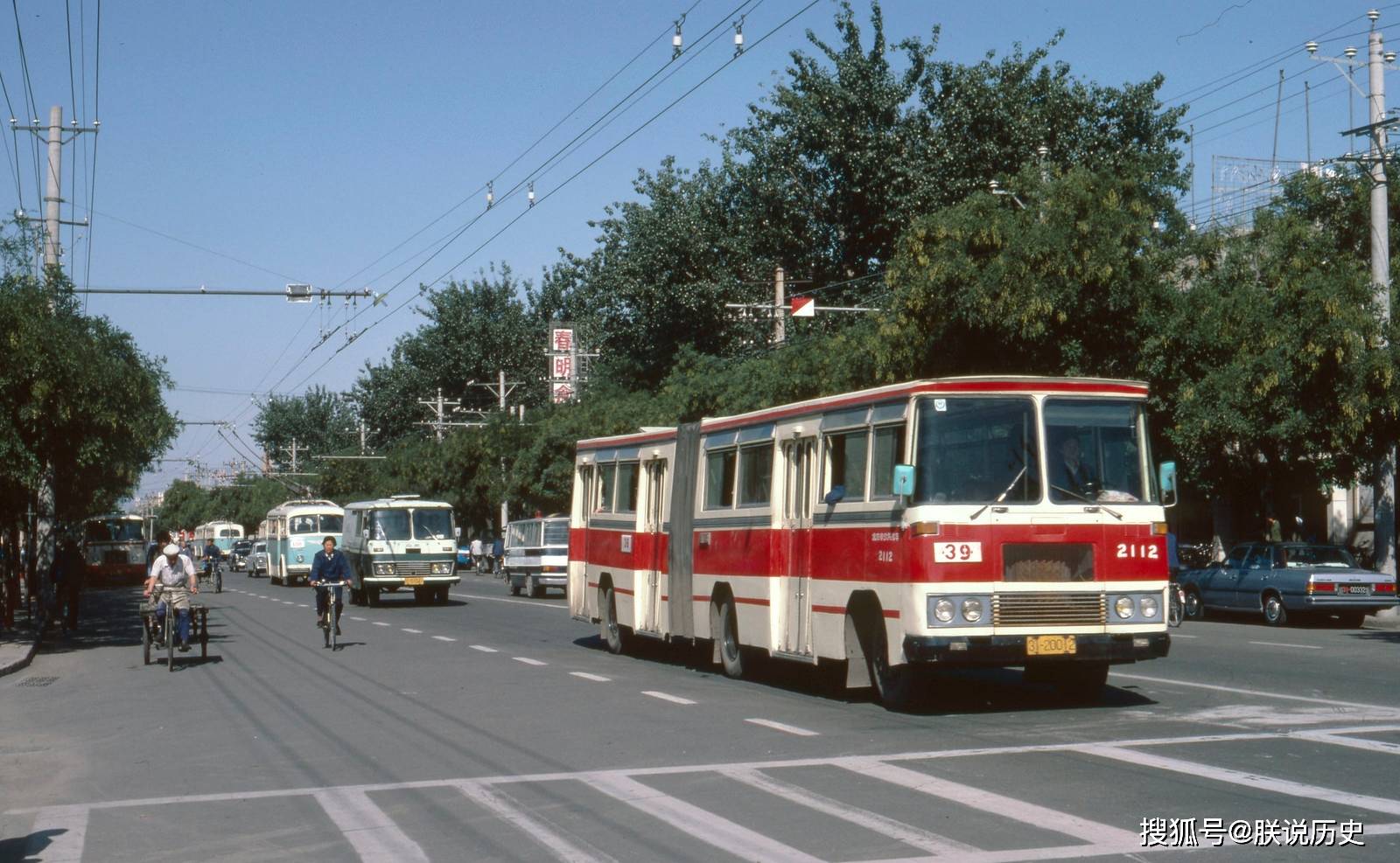 1983年的北京,罕见街拍老照片,这才是83年的生活