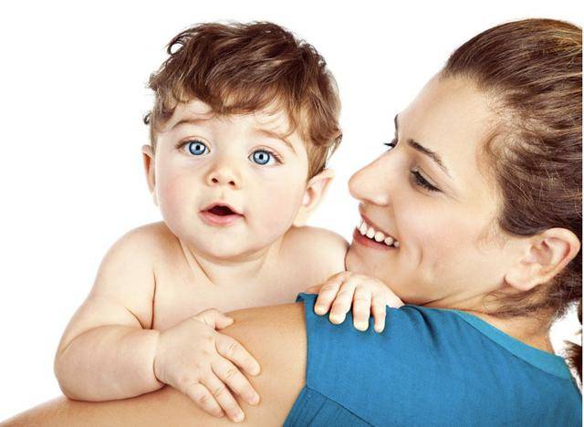 吐舌头|孩子专注时喜欢吐舌头，这不止可爱，小习惯中还暗示了智力的高低