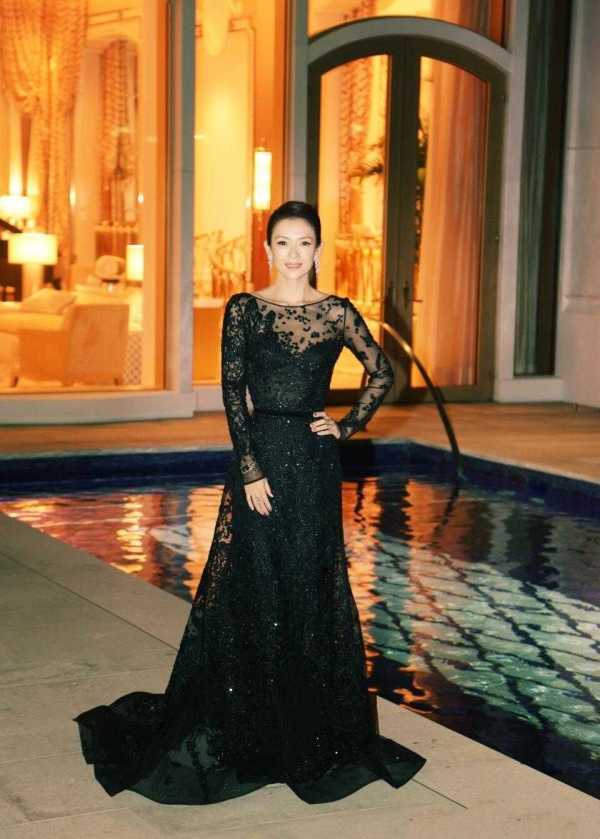 效果|章子怡这次真“大胆”,穿透视装配波点半身裙,蕾丝兔耳妩媚减龄