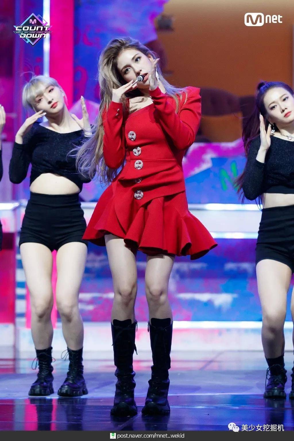 somi|上镜胖30斤被嘲，遭伴舞艳压的国民初C，靠千万直拍热辣身材翻身？