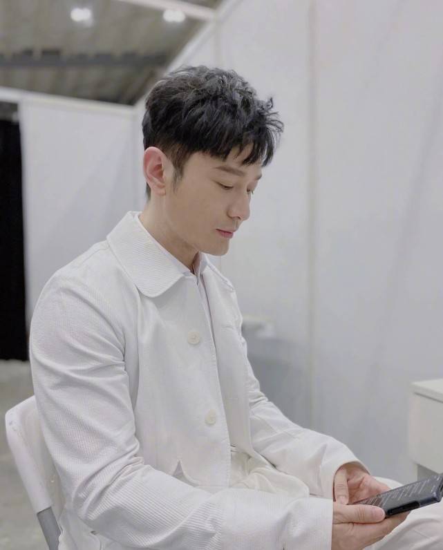 脱妆|原创累到脱妆，爬楼梯到眩晕，这一次他不会被骂了吧？