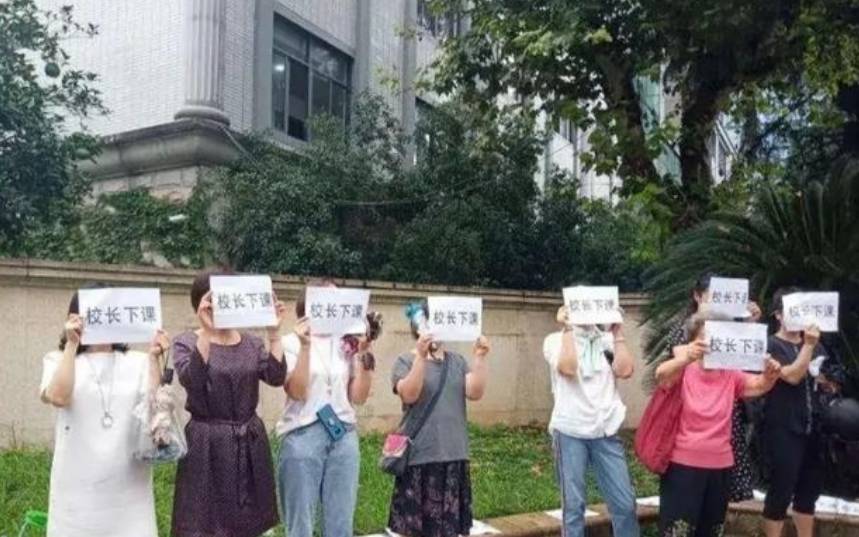 原创最惨校长：高考输出低分被喊下课，家长：他搞素质教育不抓学习！