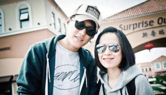 靳东:两次爱上离婚女,不顾家人反对娶了二婚女