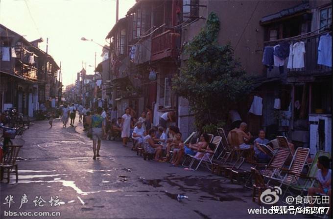 九十年代上海老照片,下岗女工当空嫂媒体争相报道