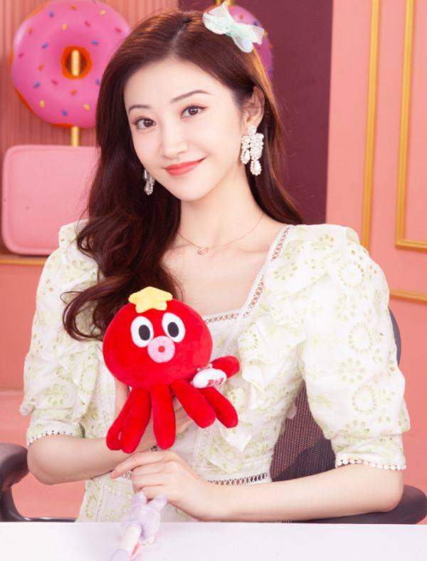 形象|圈内又一公开承认“整容”女星，术后失败很后悔，这样的景甜你认得？