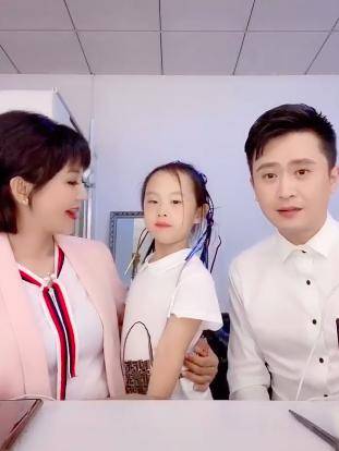 央视主持杨帆不懂避嫌？趁老婆不在和方琼扮夫