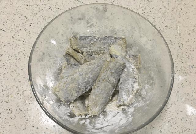 怎么能快速解冻带鱼 5c02fce719c54e7e998f4be7c1d78a27.png