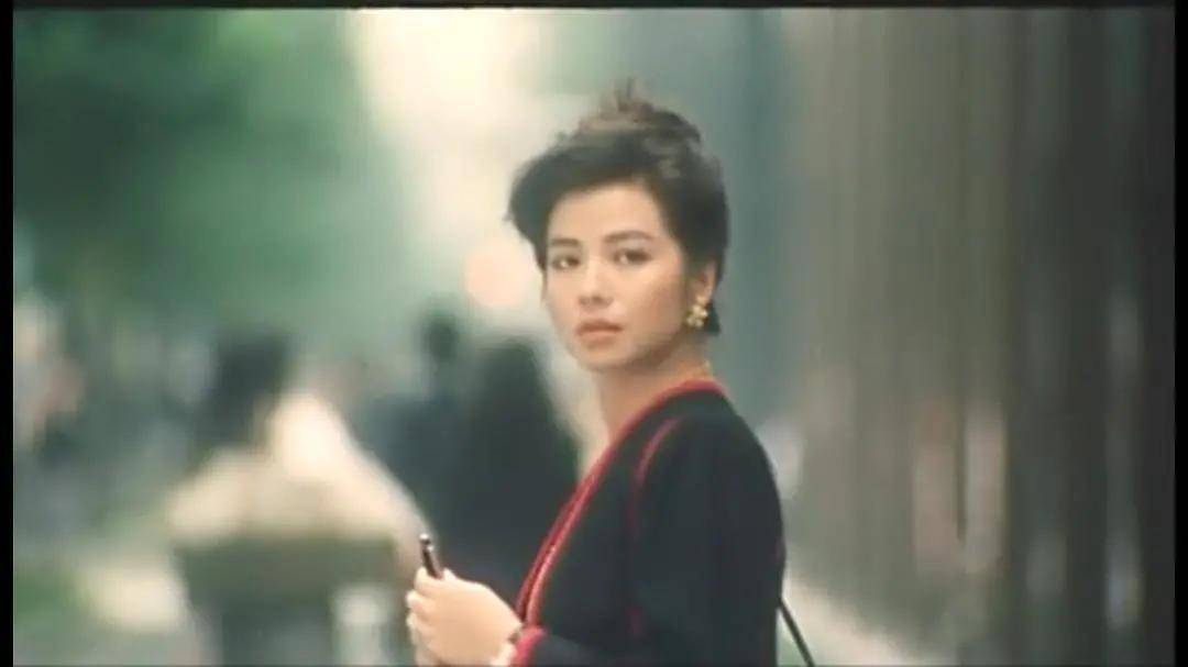 埃尔法|《三十而已》里的富婆们，再落魄也不会搭便车