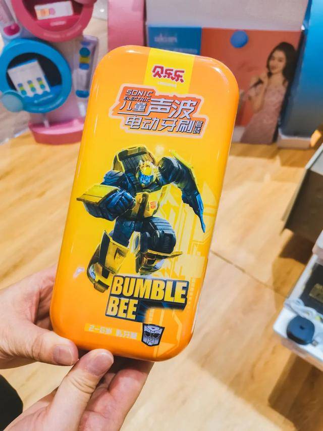 孩子|你会选网红款还是大品牌？这些儿童电动牙刷花样真多呢