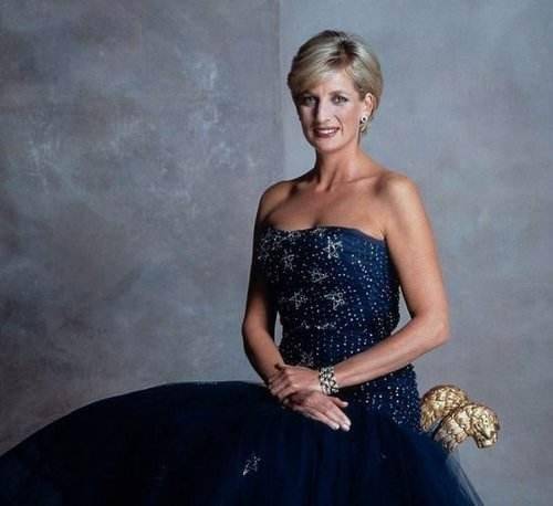 卡米拉|戴安娜遗产中的珠宝，除了留给儿媳，大多都让卡米拉戴着秀尊贵了