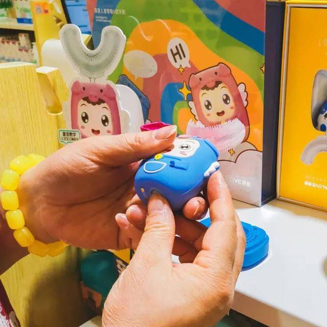 孩子|你会选网红款还是大品牌？这些儿童电动牙刷花样真多呢