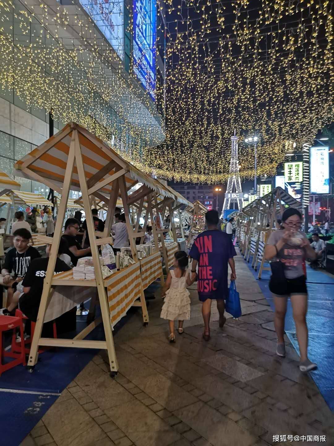 当购物中心遇上夜间集市 会碰撞出怎样的火花_夜市