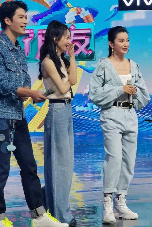 脖颈|李冰冰生图脖颈纹明显，脸上坑坑洼洼，打扮再年轻也得承认老了！