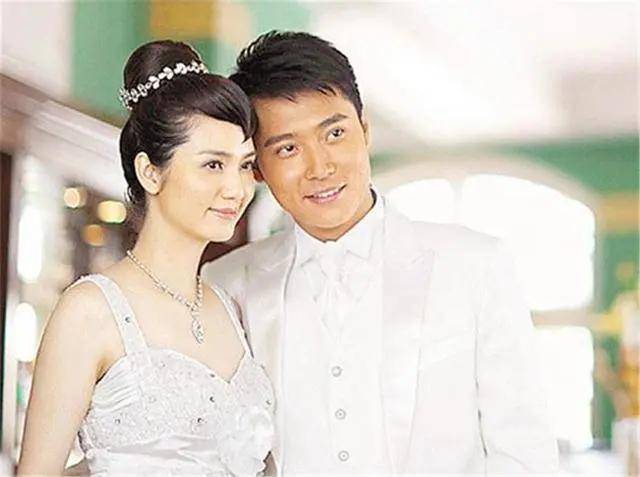 洪欣女儿长大了，笑容可爱大眼迷人，与1米87的哥哥成反差萌