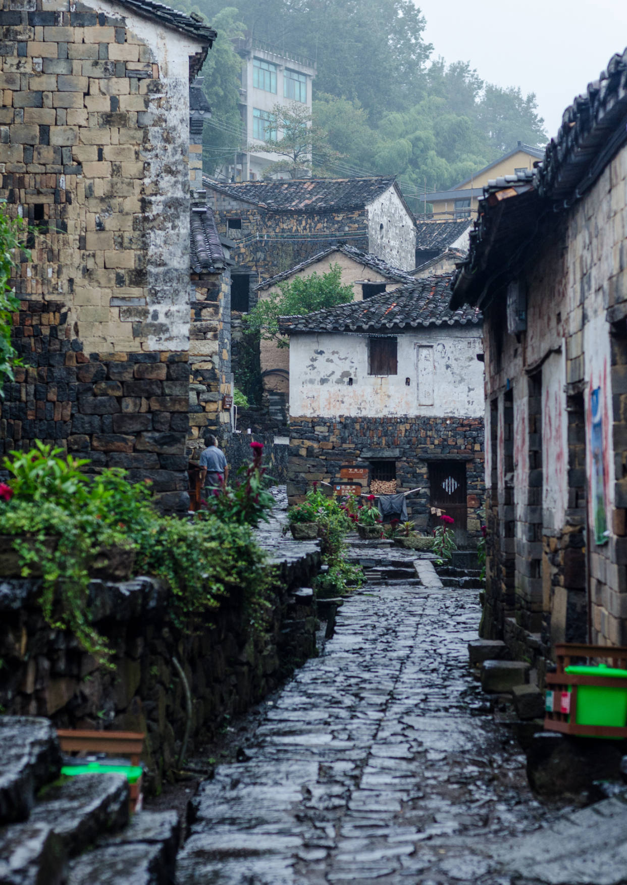 浙江磐安乌石村,因房屋呈乌黑色而得名《三十而已》古村取景地_手机