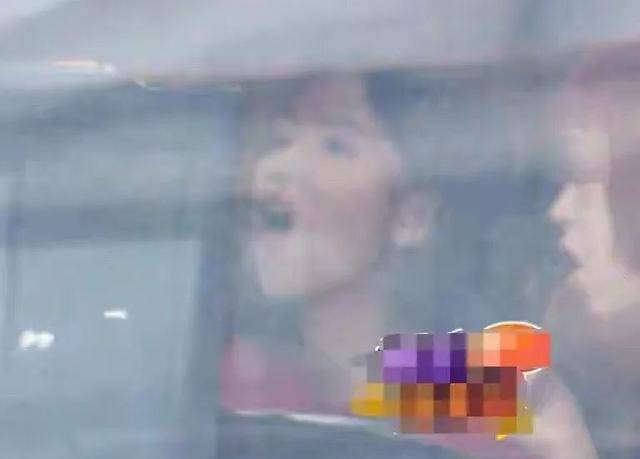 鞠婧祎采访否认是仙女，称不健身也有直角肩，