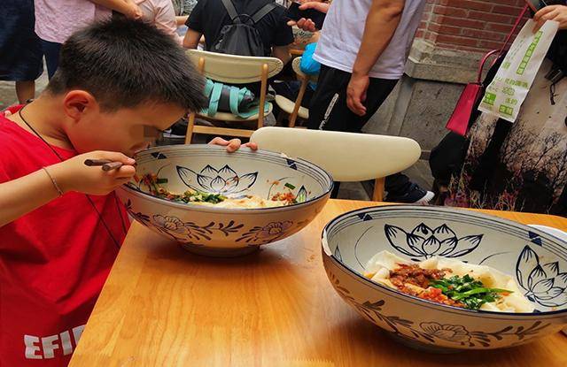 饮食|家长无从下手？关于儿童饮食，应遵循这五大原则给孩子选食品时