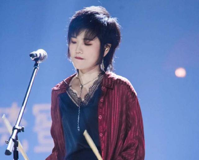 许飞，你要用道歉洗白，还是要多跟张萌学学啊