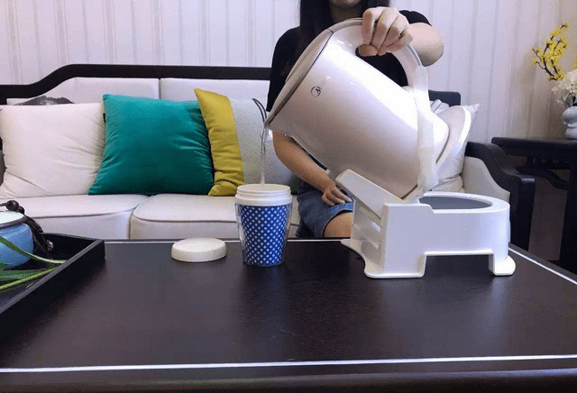 招是|意外被烫伤怎么办？三个应急措施爸妈要记住孩子贪玩没看好