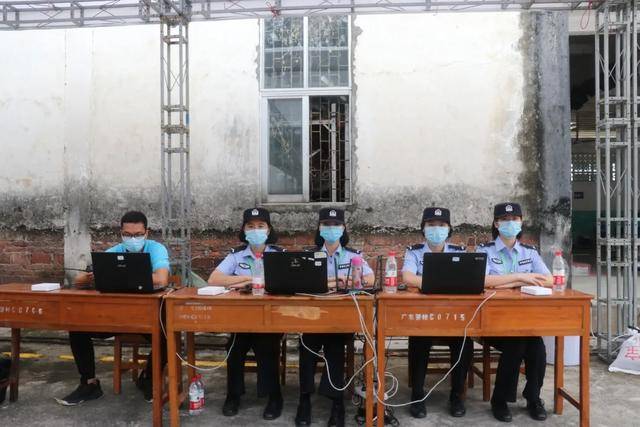 人民|面试进行时！“智慧招生”，让家长称心考生安心