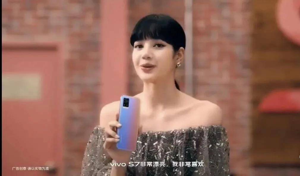 太平洋|神颜Lisa也有翻车的这天?她这环太平洋肩宽也太瞩目了...