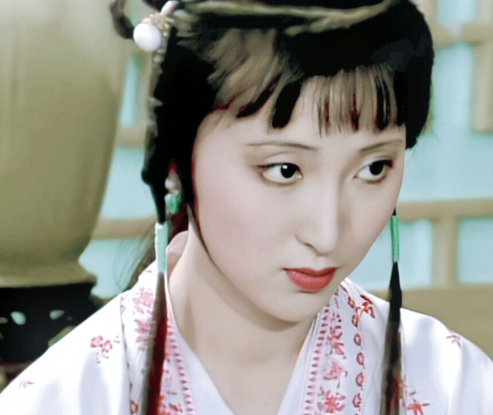 观点评论|自己不肯借衣服，为何甩锅林黛玉？本该是心腹却更像路人