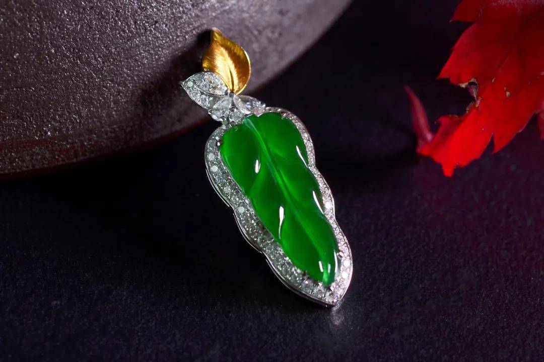 翡翠|裸石 or 镶嵌谁才是你的最爱？别着急，看完再下结论~