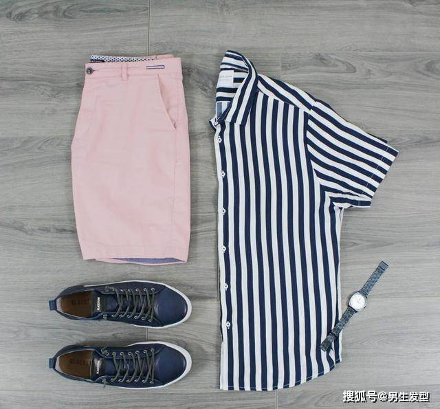 休闲|男生穿“短袖衬衫”休闲帅气，夏天有这6套就够了，轻松告别闷热