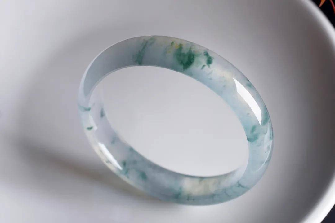 翡翠|裸石 or 镶嵌谁才是你的最爱？别着急，看完再下结论~