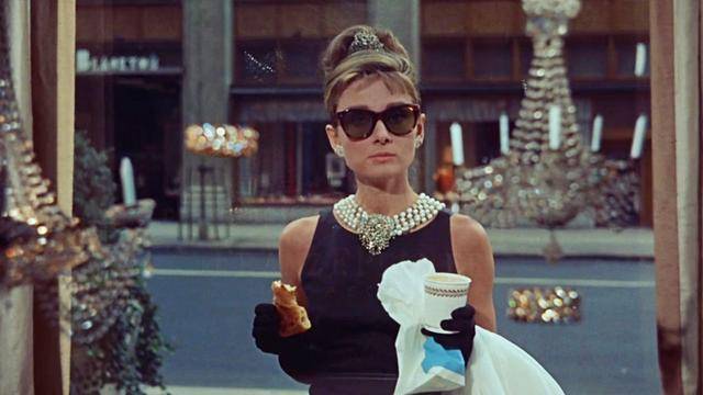 经典|被无数男人深爱，今成一代经典，奥黛丽赫本原来是这样的女人？