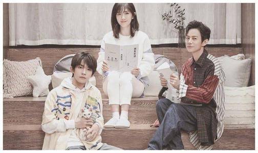 易烊千玺隔空同框何炅谢娜，“三位真火”重聚