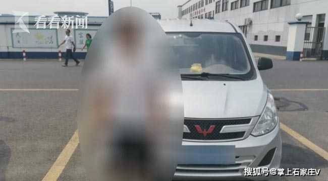 “熊爹”让女儿开车还发朋友圈,交警找上门了